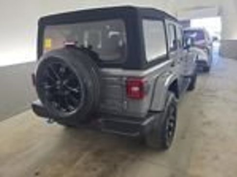 Used 2022 Jeep Wrangler Unlimited Sahara w/ Cold Weather Group AWD/4WD image 4