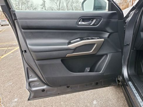 Used 2023 Nissan Pathfinder Platinum image 14