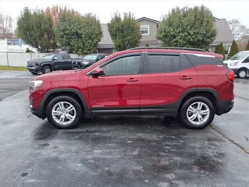 Used 2021 GMC Terrain SLE w/ Driver Convenience Package image 2