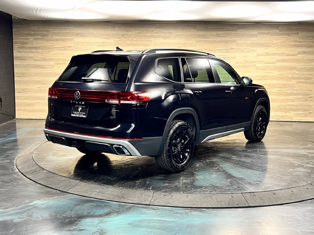 Used 2025 Volkswagen Atlas Peak Edition SE AWD/4WD image 15