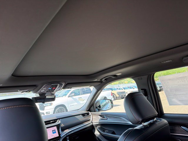 New 2026 Jeep Grand Cherokee Limited AWD/4WD image 11