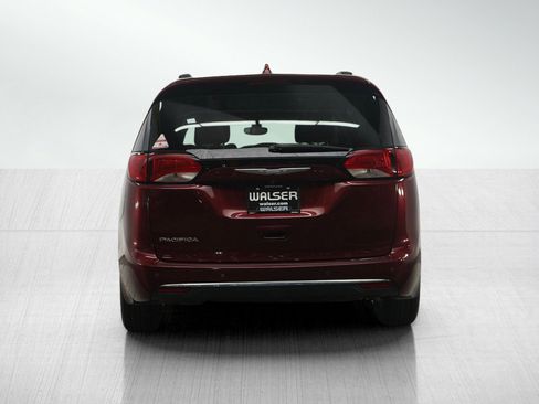 Used 2018 Chrysler Pacifica Touring-L Plus image 4