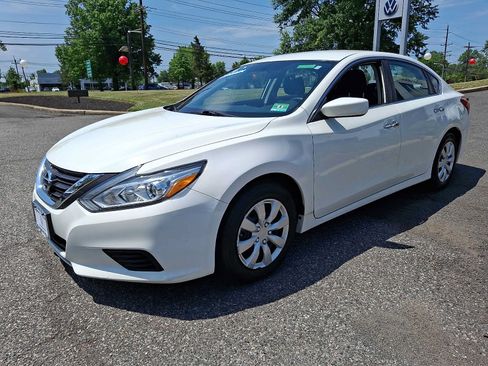Used 2016 Nissan Altima 2.5 S w/ Power Driver Seat Package FWD image 3