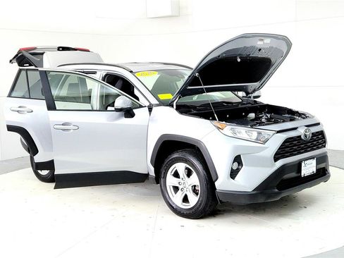 Used 2020 Toyota RAV4 XLE w/ Convenience Package image 12