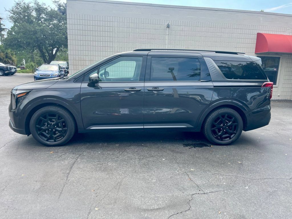 Used 2026 Kia Carnival SX w/ SX Dark Edition Package FWD image 2