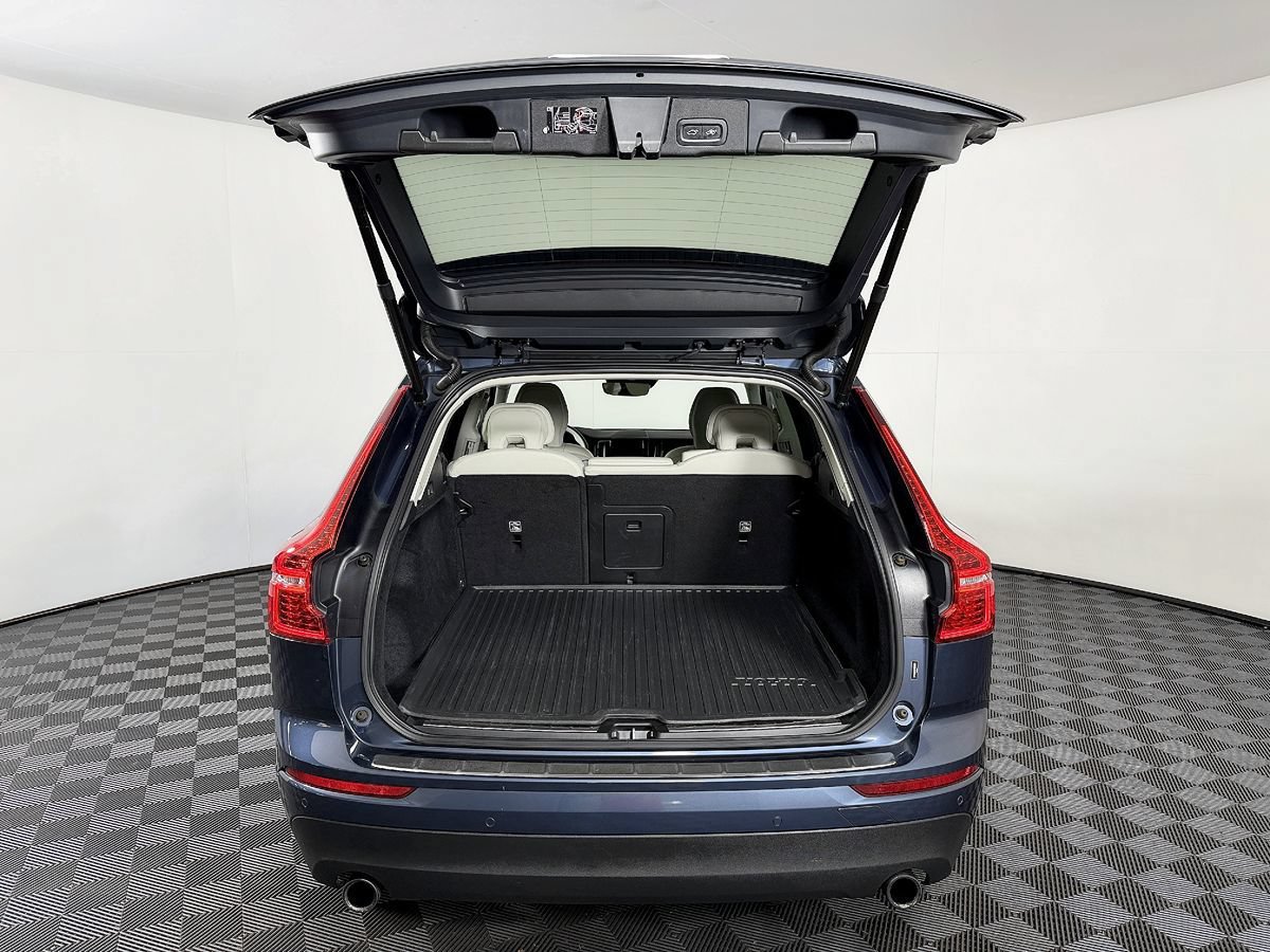 Used 2021 Volvo XC60 T5 Momentum w/ Premium Package AWD/4WD image 13
