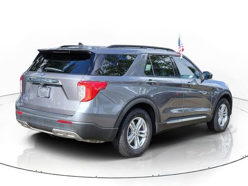 Used 2023 Ford Explorer XLT w/ Equipment Group 202A RWD image 3