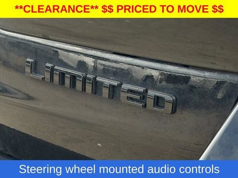 Used 2023 Jeep Grand Cherokee L Limited w/ Black Appearance Package AWD/4WD image 17