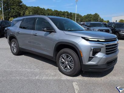 Used 2025 Chevrolet Traverse LT w/ Driver Confidence Package