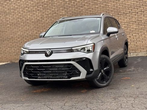 New 2025 Volkswagen Taos SEL image 32