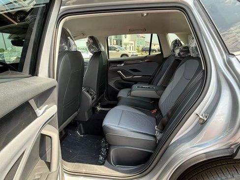 New 2025 Volkswagen Tiguan SE image 8