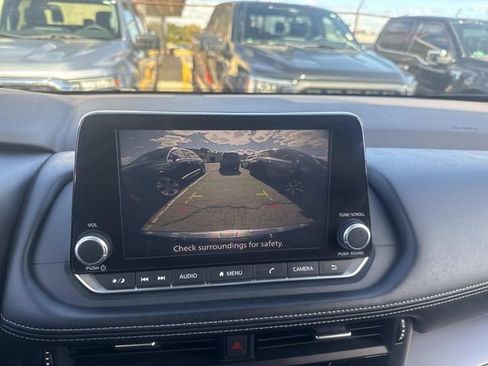 Used 2023 Nissan Rogue SV image 22