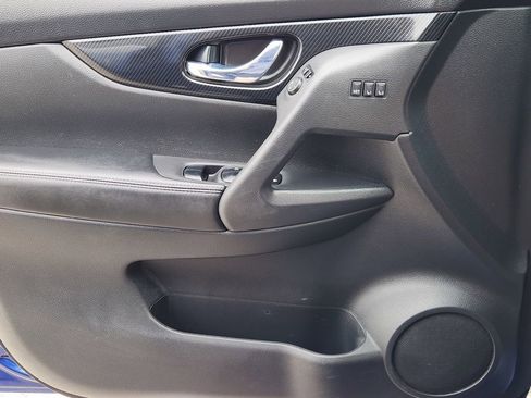 Used 2018 Nissan Rogue SL FWD image 19
