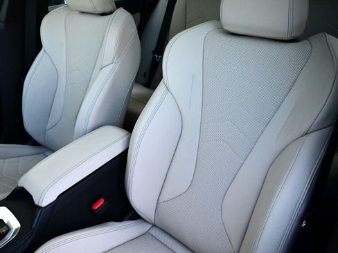 New 2026 BMW 228i xDrive w/ Technology Package image 10