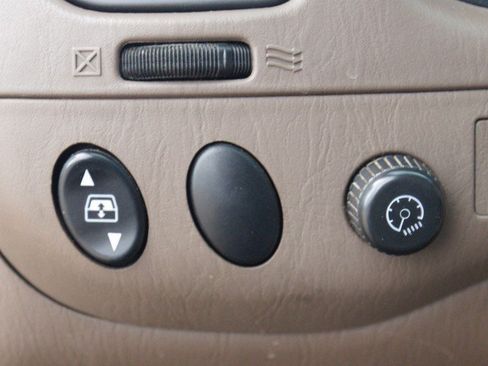 Used 2001 Toyota Sequoia Limited AWD/4WD image 17