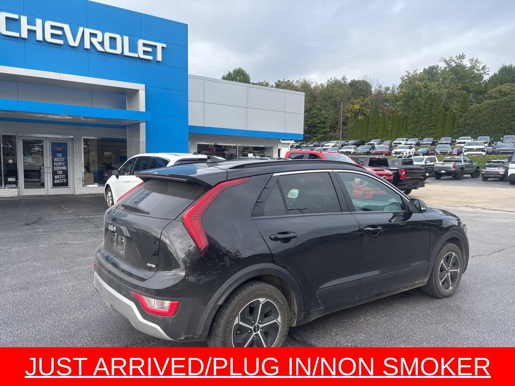 Used 2023 Kia Niro EX w/ EX Cold Weather Package FWD image 2