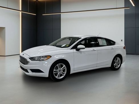 Used 2018 Ford Fusion SE w/ Fusion SE Technology Package FWD image 1