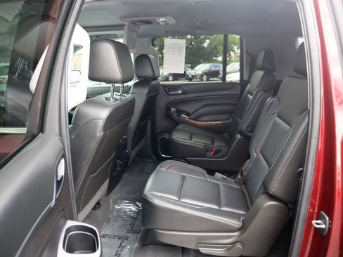 Used 2019 Chevrolet Suburban Premier AWD/4WD image 17