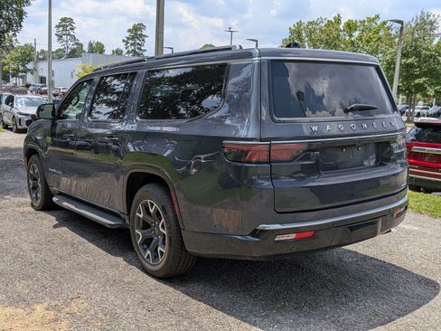 Used 2024 Jeep Wagoneer L Series III w/ Flexible Seating Group AWD/4WD image 5