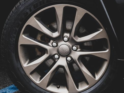 Used 2016 Jeep Grand Cherokee Limited 75th Anniversary image 35