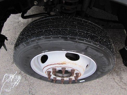 Used 2015 Ford F550 2WD Regular Cab Super Duty image 16