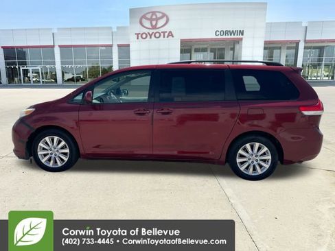 Used 2011 Toyota Sienna XLE AWD/4WD image 2