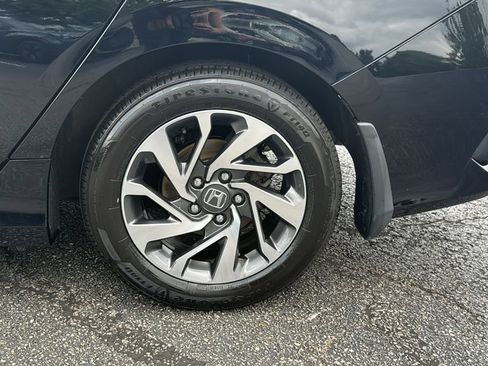 Used 2018 Honda Civic EX image 9