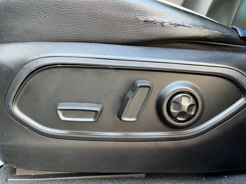 Used 2022 Jeep Grand Cherokee Laredo w/ Luxury Tech Group I AWD/4WD image 13