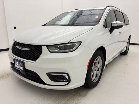 Used 2023 Chrysler Pacifica Limited FWD image 15