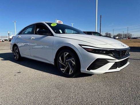 Used 2025 Hyundai Elantra Sport image 8