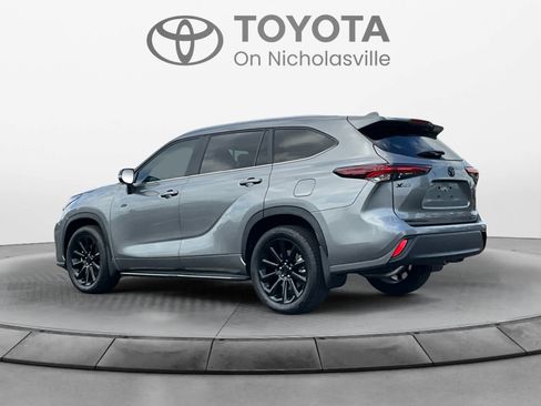 Used 2026 Toyota Highlander XLE AWD/4WD image 3