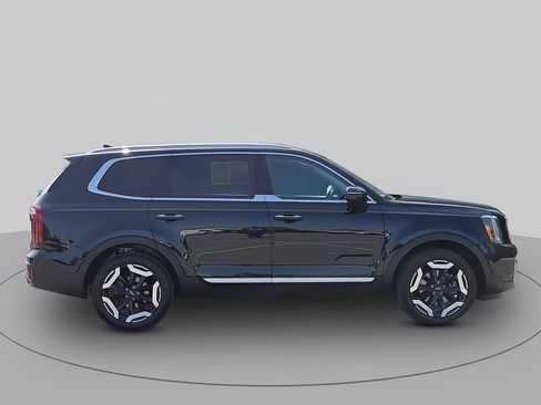 Used 2025 Kia Telluride S FWD image 2