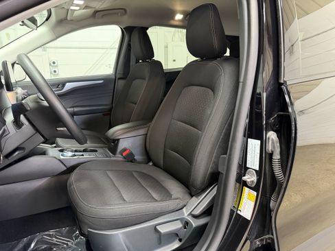 Used 2025 Ford Escape Active AWD/4WD image 10