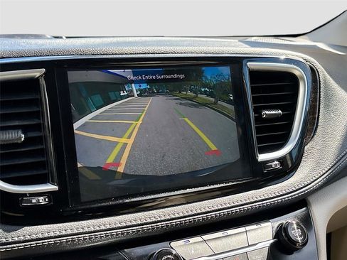 Used 2021 Chrysler Pacifica Limited image 15