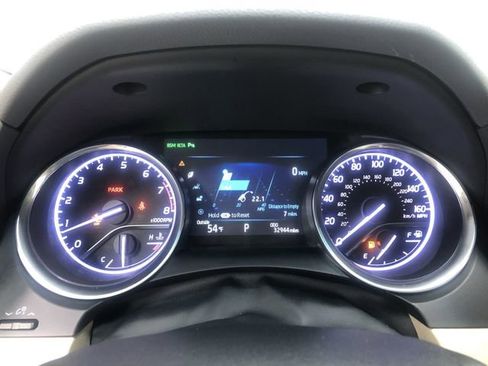 Used 2018 Toyota Camry XLE image 18