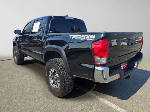Used 2017 Toyota Tacoma TRD Off-Road w/ Tow Package (A/T) AWD/4WD image 5