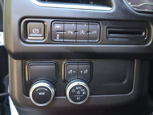 Used 2022 GMC Yukon SLE w/ Gmc Pro Safety Plus Package RWD image 21