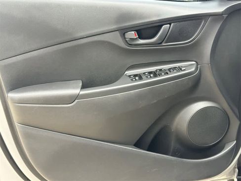 Used 2022 Hyundai Kona SE image 11
