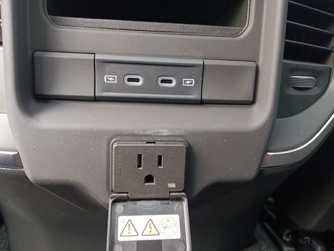 New 2026 RAM 1500 4x4 Crew Cab image 17