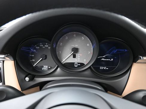 Certified 2026 Porsche Macan S AWD/4WD image 19