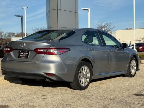 Used 2018 Toyota Camry LE image 3
