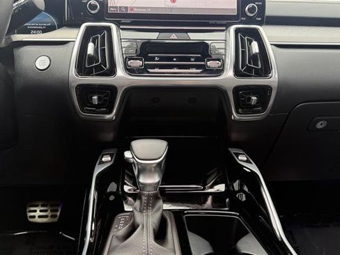 Used 2023 Kia Sorento SX AWD/4WD image 15