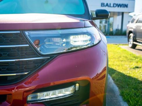 Used 2023 Ford Explorer XLT w/ Equipment Group 202A image 3