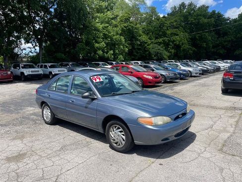 Used 1999 Ford Escort SE FWD image 3