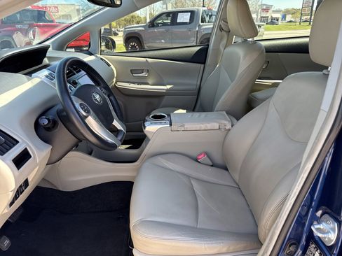 Used 2013 Toyota Prius V Five image 11