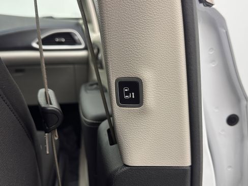 Used 2024 Chrysler Voyager LX FWD image 31