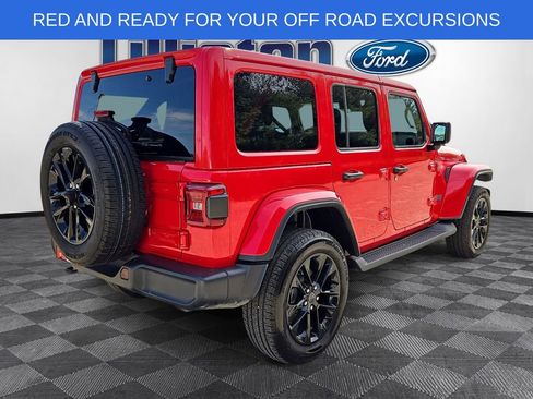 Used 2025 Jeep Wrangler Unlimited Sahara AWD/4WD image 4