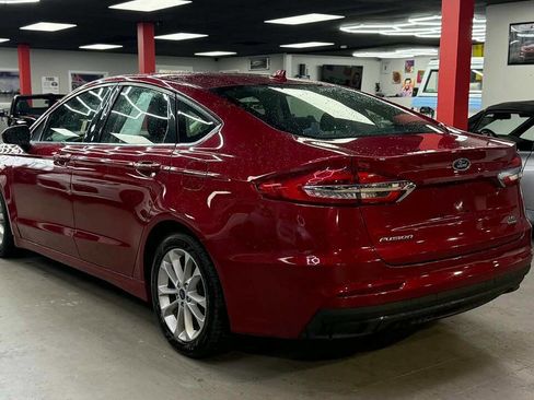Used 2020 Ford Fusion SE image 4
