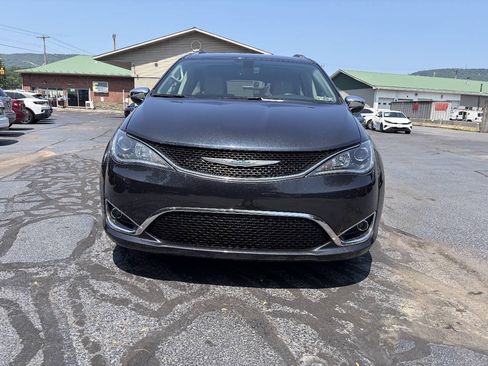 Used 2020 Chrysler Pacifica Limited FWD image 3