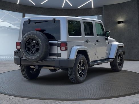 Used 2018 Jeep Wrangler Unlimited Sahara AWD/4WD image 4